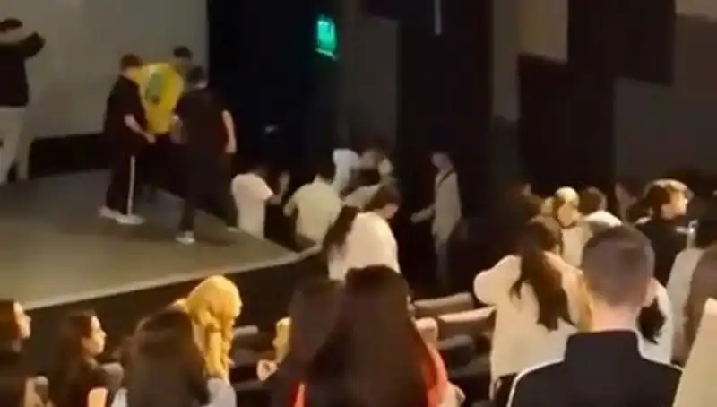 Rapçi Çakal’ın Hayranları Arasında Çıkan Kavga Sosyal Medyayı Salladı