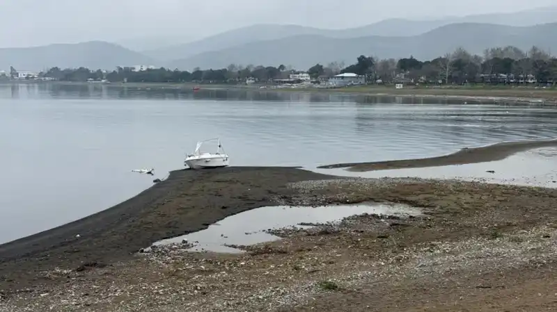 İznik Gölü'nde Kuraklık Alarmı: Yağışlara Rağmen Su Seviyesi Düşüyor