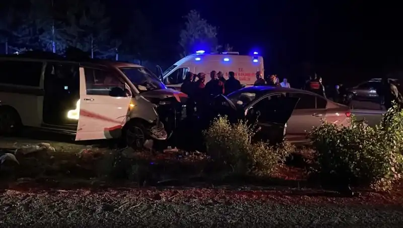 Ters Yön Faciası: Kaza Sırasında Kafa Kafaya Çarpışan Araçlar Alev Alev Yandı!