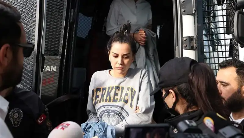 Dilan Polat'ın Instagram Hesabı Neden Kapatıldı? İşte Gelişmeler!