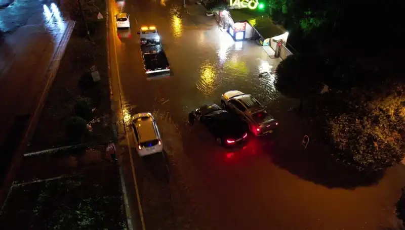 Adana'da Başlayan Sürekli Sağanak Yağışlar Hayatı Olumsuz Etkiledi!