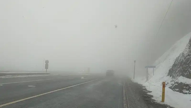 Bolu Dağı'nda Kar ve Sis Ulaşımı Olumsuz Etkiledi: Son Durum Nedir?