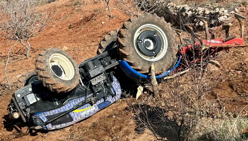 Siirt’te Motosiklet Kazası: Traktör Devrildi, Sürücü Hayatını Kaybetti