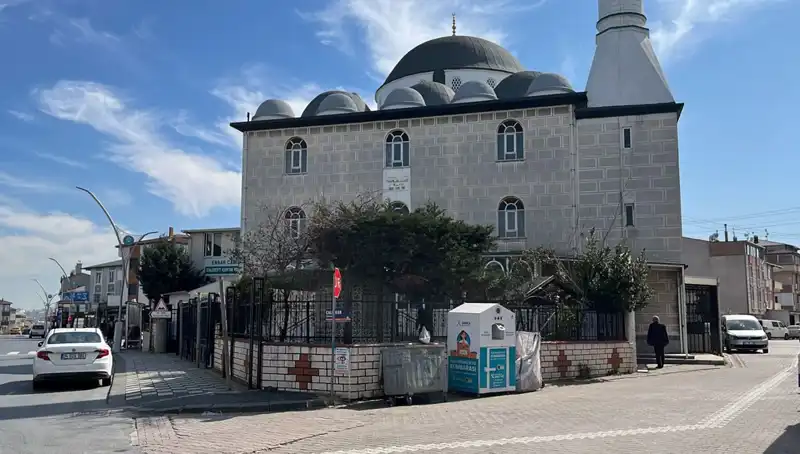 Cami Tuvaletinde Bulunan Ceset, Kaos ve Belirsizliğe Sebep Oldu