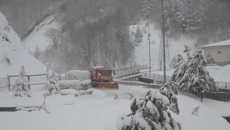 Bolu Dağı'nda Sürpriz Karlı Manzaralar: Kar Yağışı Başladı!