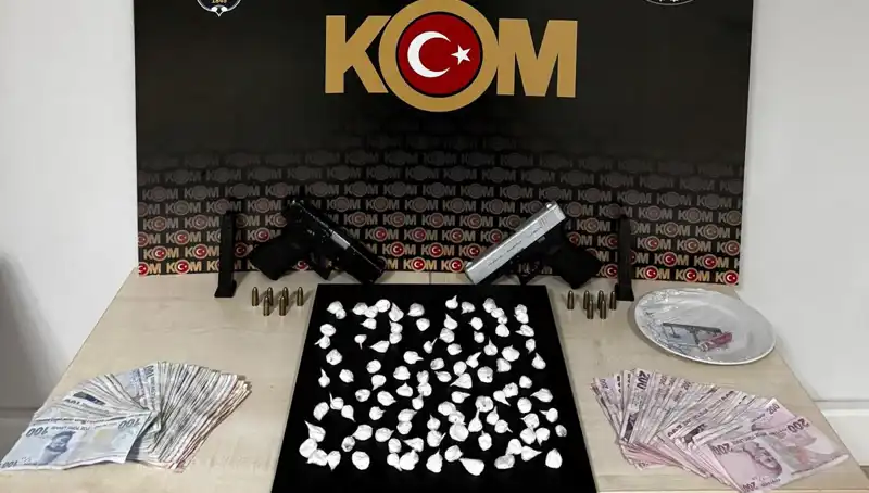 Çeşme'de Silahlı Saldırı: Üç Gözaltı ve Soruşturma Başlatıldı