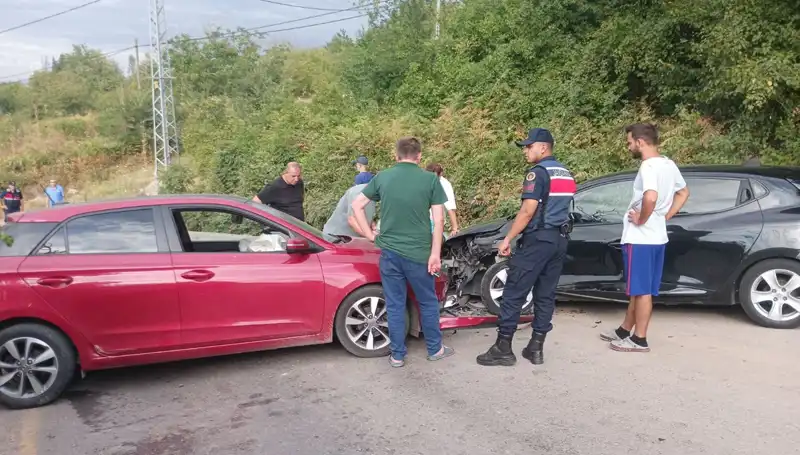 Karamürsel'de Trajik Otomobil Kazası: 4 Kişi Yaralandı
