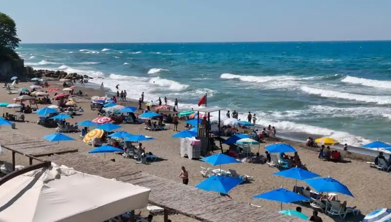 Akçakoca’da Sıcak Yaz Günlerinde Denize Giriş Yasağı Uygulaması