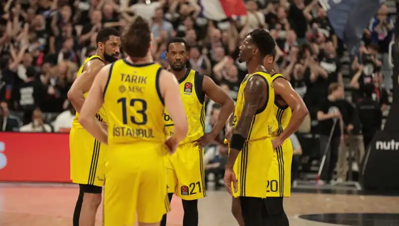 Fenerbahçe, Panathinaikos’u Geçerek Finallere Göz Kırpıyor!