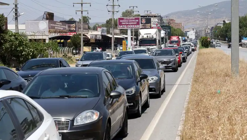 Aydın'dan Muğla'ya 60 Kilometrelik Araç Kuyruğu: Tatil Kaosu