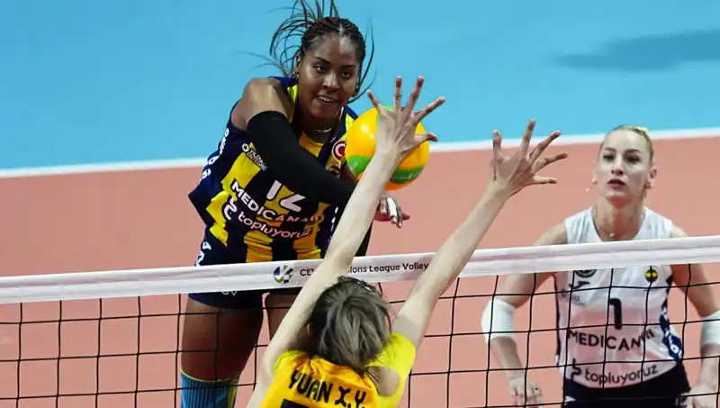 Avrupa'ya Damga Vuran Türk Derbisi: Fenerbahçe, Vakıfbank'ı Eleyerek Yükselişini Sürdürdü