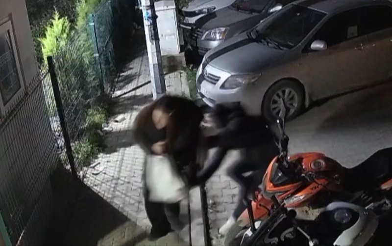 İzmir'de Saplantılı Eski Sevgili Cinayeti: Genç Kadın Hayat Mücadelesinde Yenik Düştü