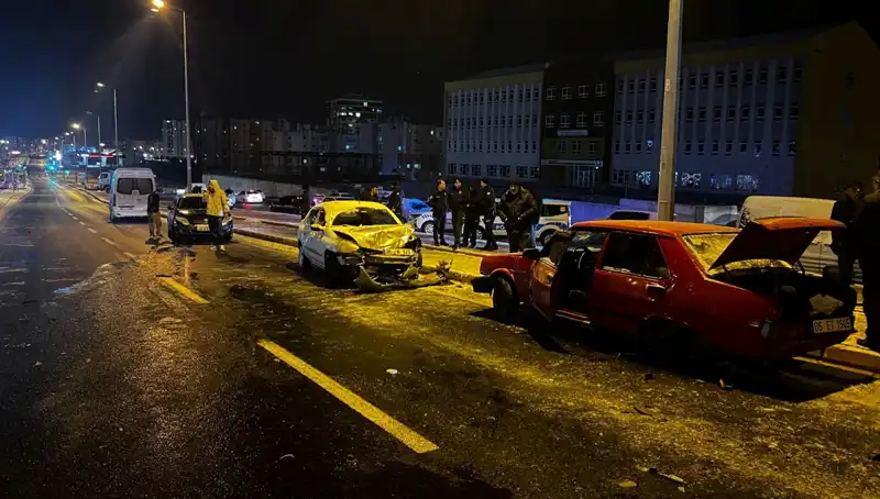 Kayseri'de 11 Araçlı Zincirleme Kaza: İhmal mi, Kaza mı?