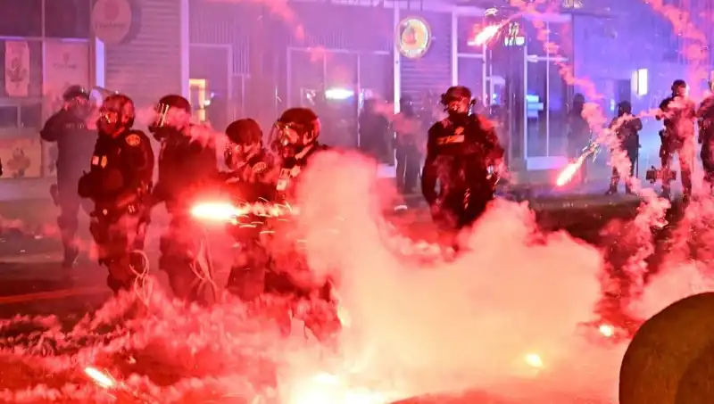ABD'de Isyan Dalgası: Los Angeles Protestoları Ülke Genelinde Yayılıyor