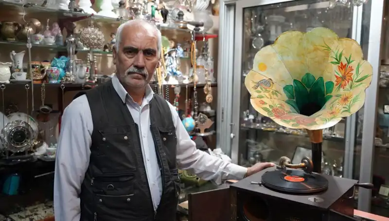 44 Yıldır Antikacılık Yapan Usta: Asırlık Gramofonların Geçmişiyle Yaşıyor