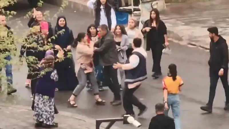Adliye Önünde Tekmeli Yumruklu Kavga: Olayın Ardındaki Gerçekler