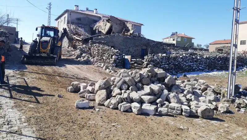 Kayseri'de Felakete Neden Olan Ahır Çöküşü: 35 Hayvan Telef Oldu
