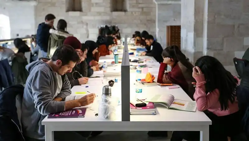 Üniversitelerde Yeni Dönem Başlangıç Tarihleri Açıklandı: Eğitim Heyecanı Yeniden Başlıyor!
