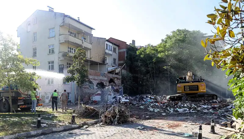 Sındırgı'da Depremler Durmuyor: Artçı Sarsıntılar Şehirde Endişe Yarattı