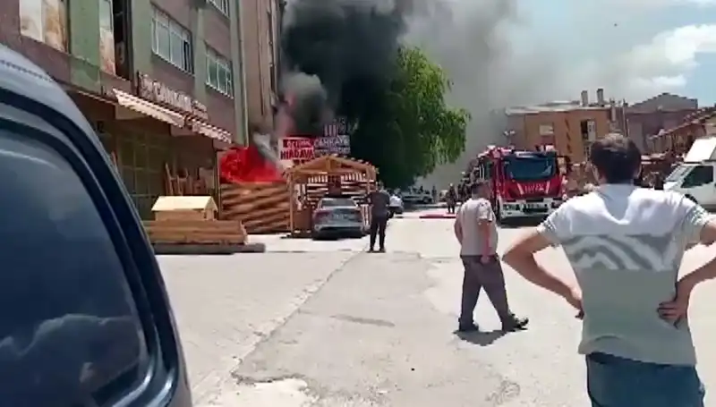 Ankara'da Yangın İhbarı: İş Yerlerinde Büyüyen Alevler Panik Yarattı
