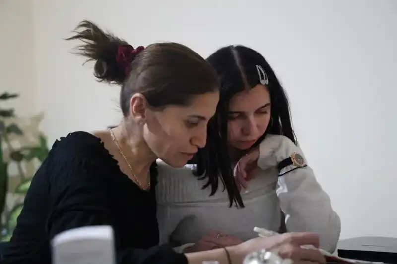 Çocuk Yaşta Evlilik ve Kanserle Mücadele: Umut Dolu Bir Hayat Hikayesi