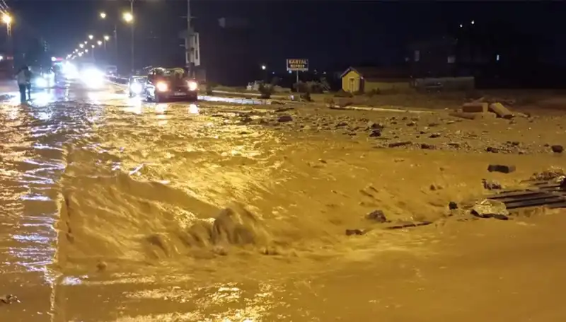 Konya ve Ankara Hatırlanmayacak Kadar Şiddetli Bir Sel Felaketiyle Yüzleşiyor