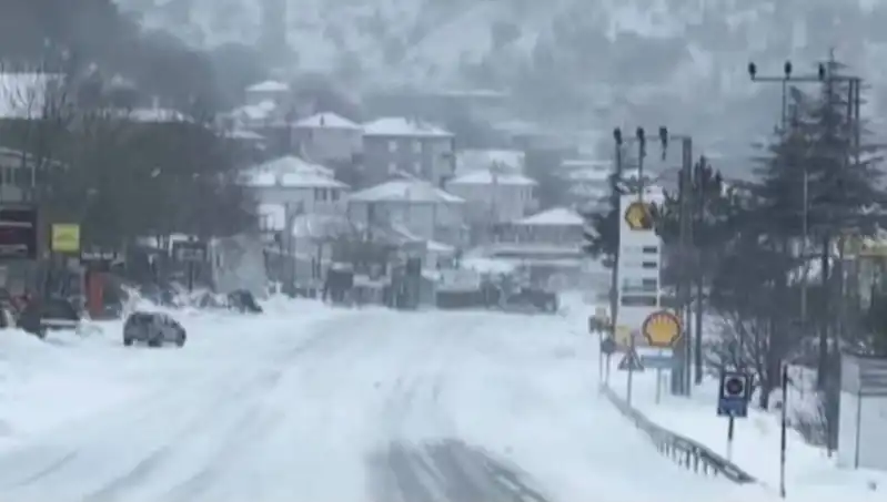 Sertavul Geçidi'nde Kar Fırtınası: Ulaşım Durma Noktasında!