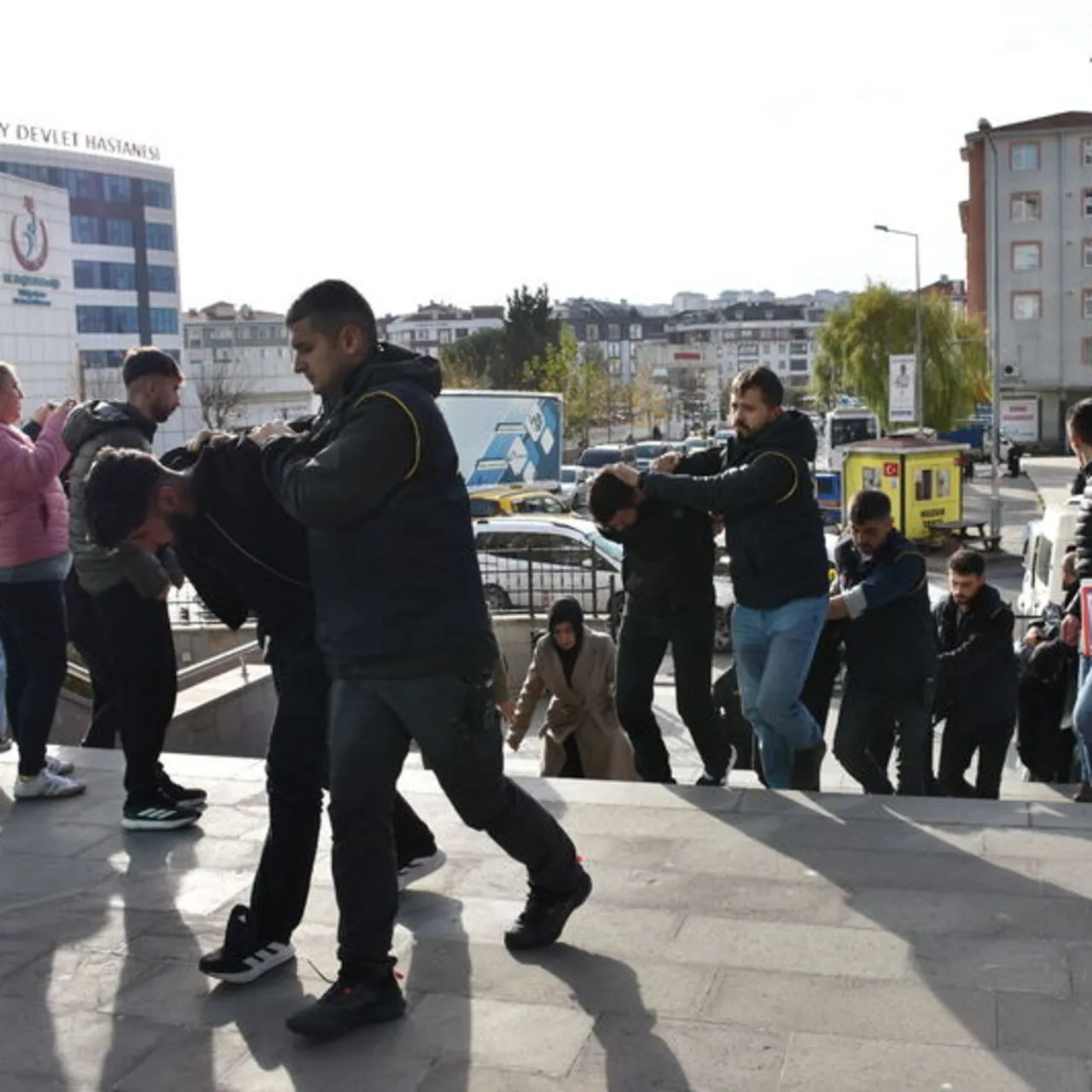 Dört İlde Dolandırıcılık Operasyonu: 8 Kişi Tutuklandı, Şebekenin Faaliyetleri Ortaya Çıkarıldı