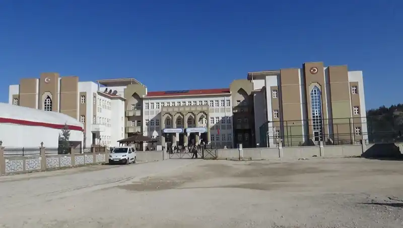 Ortaokulda Öğretmenden Öğrenciye Şiddet Olayı: Veliler Tepkili