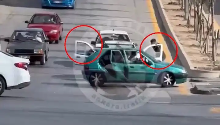 Trafikte Bıçak ve Kılıçlı Saldırı: Korkutan Olayda 5 Gözaltı
