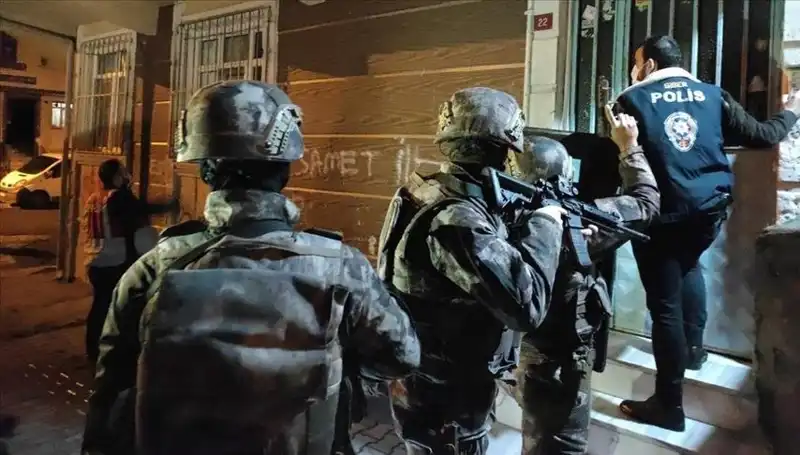 Adana'da Yoldaşlar Suç Örgütüne Yıldırım Hızıyla Operasyon: 41 Gözaltı