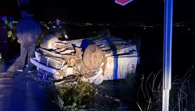 Otomobil Şarampole Devrildi: Korkunç Kazada 1 Can Kaybı, 3 Yaralı