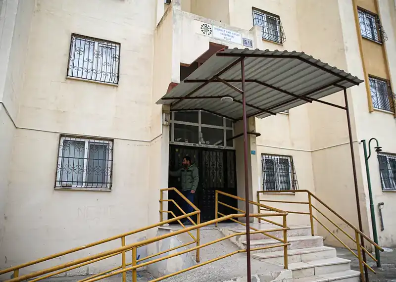 Asansörde Şok Eden Olay: Çatı Güvenliklerini Çalan Hırsızlar Yakalandı!