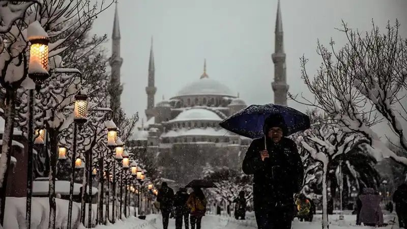 İstanbul'u Bembeyaz Yapacak Kar Yağıyor: Hazır Olun!