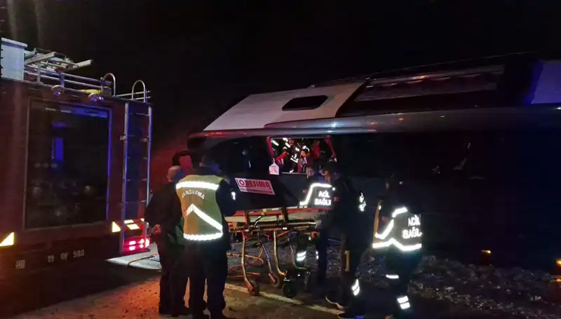 Festival Coşkusunu Dönüş Yolu Kırdı: 23 Yaralı Otobüs Kazasında