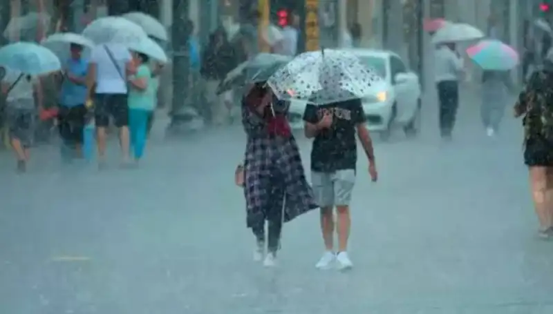 Yangın Bölgesinde Kuvvetli Rüzgar, İstanbul’da Sağanak Yağış Uyarısı Yapıldı
