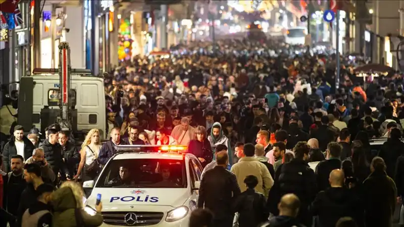 Yılbaşı İçin Dev Teyakkuz: 325 Bin Güvenlik Görevlisi Görevde