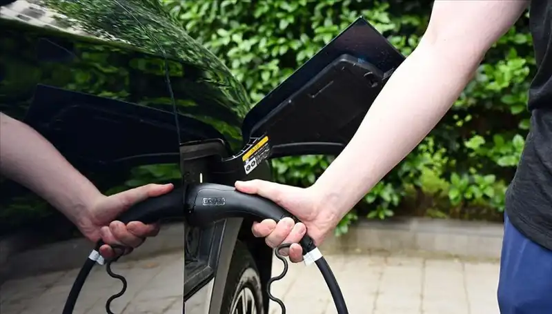 ABD'nin Gümrük Vergilerine Yanıt: İngiltere Elektrikli Araç Üreticilerine Destek Sağlıyor