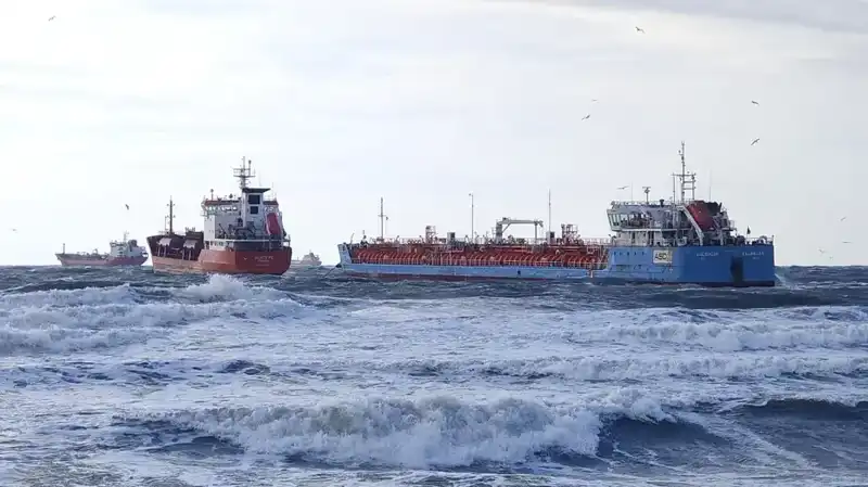 Florya’da Denizdeki İki Gemi Acil Durum Çağrısı Yaptı!