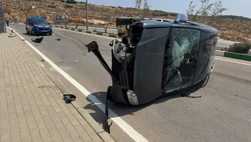 Kilis’te Ticari Araç Devrildi: 4 Kişi Yaralandı ve Soruşturma Başlatıldı
