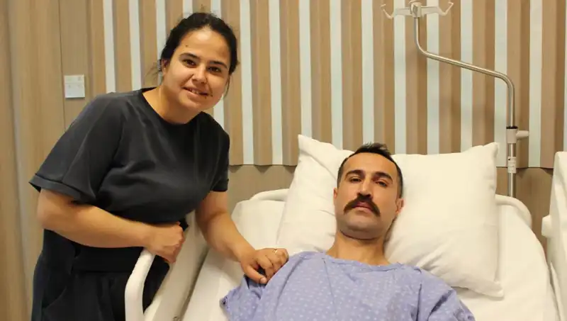 32 Yaşındaki Genç Kadının Mide Kanaması Teşhisi: Kalın Bağırsak Kanseri Şoku