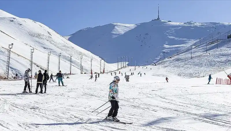 Palandöken'de Kar Sezonu Başladı: Yüksek Kar Kalınlığı ile Kayak Tutkunlarının Gözdesi