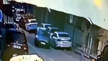 Esenyurt'ta Park Halindeki Araçlara Çarpan Sürücü Kaçtı, Kamere İle Yakalandı