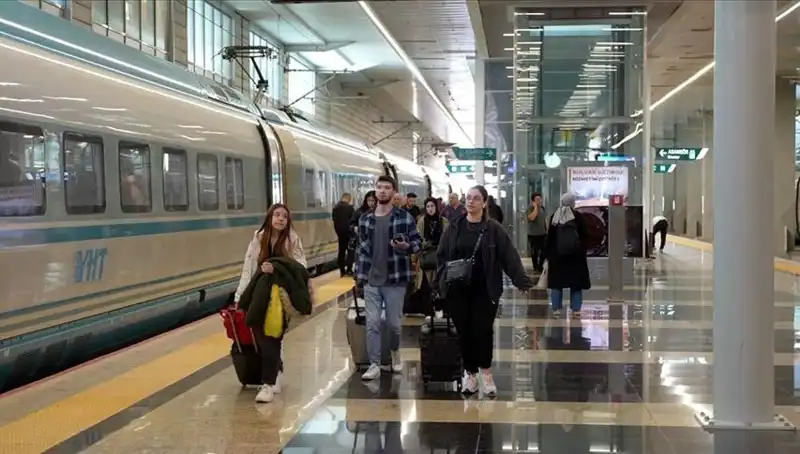 Yüksek Hızlı Trenin Ek Seferleriyle Seyahat Kolaylaşıyor!