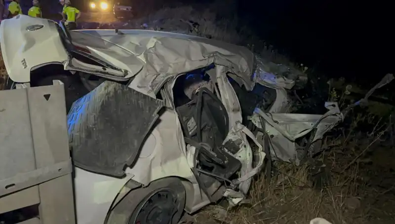 Ters Yolda Feci Çarpışma: 1 Kişi Hayatını Kaybetti, 2 Kişi Yaralı