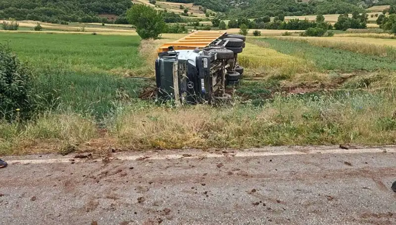 Tokat’ta Devrilen Kamyon Korkunç Kazaya Neden Oldu: Şoför Hayatını Kaybetti