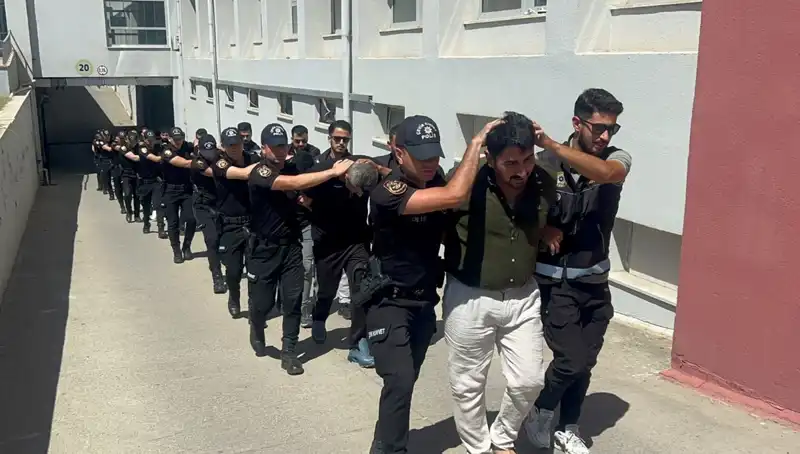 Adana'da Eşsiz Bir Başarı: 825 Kilo Eroin Operasyonu ve 16 Tutuklama