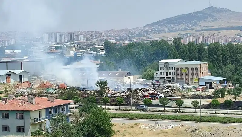 Otluk Alanda Başlayan Yangın, Depoyu Kül Etti: Detaylar Şokta!