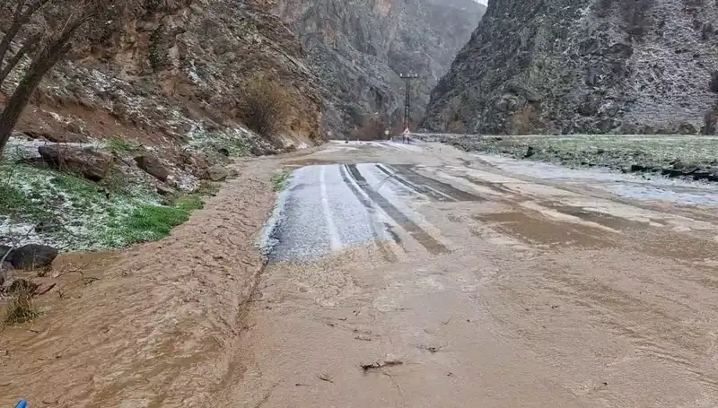 Tunceli’de Dolu ve Sağanak: Şehirde Hayatı Felç Eden Doğa Olayı