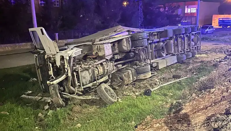 TIR Devrildi, 6 Kişi Yaralandı! Olayın Detayları Şoke Etti